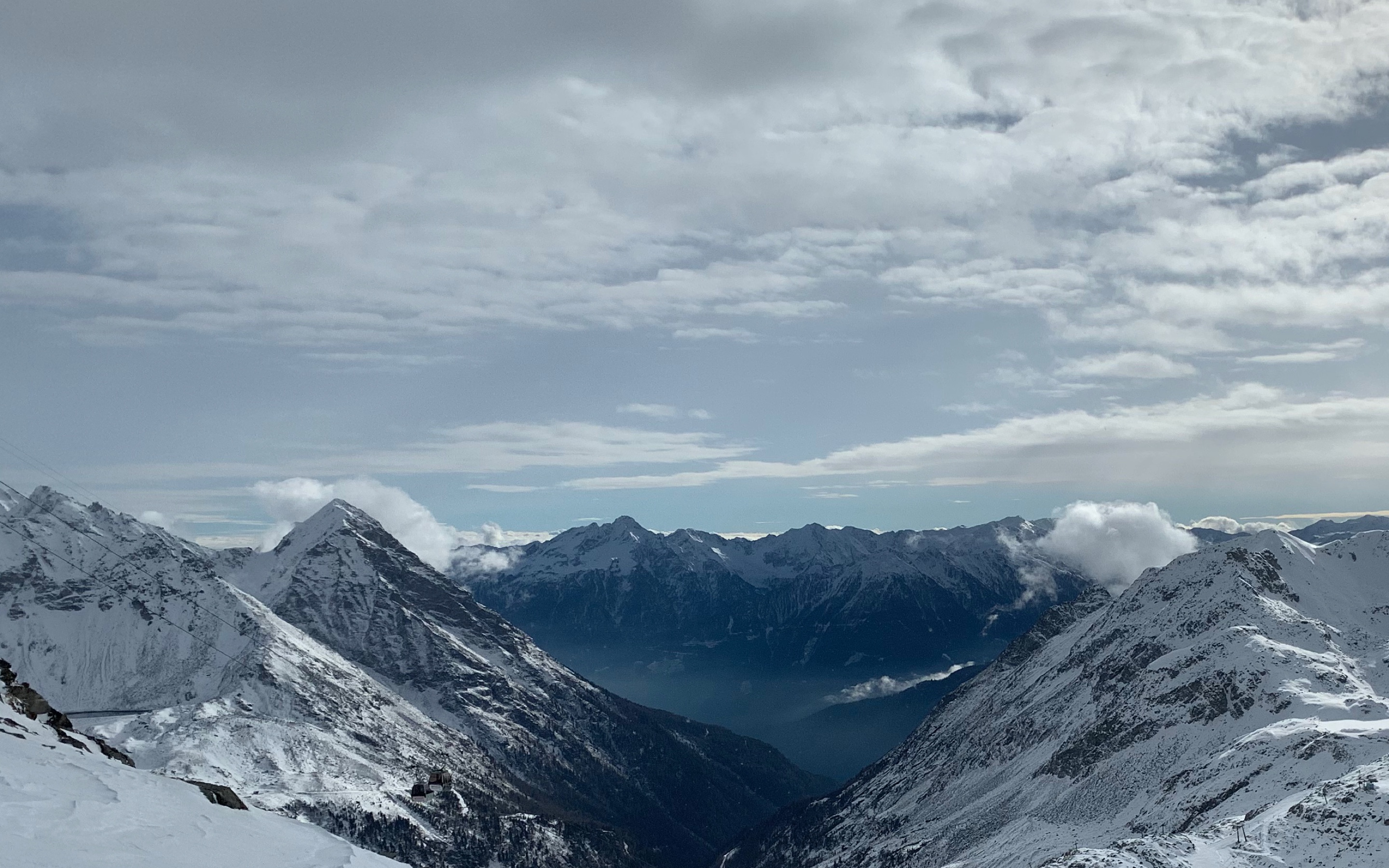 Introducing cozy chalets abutting one of Austria’s six year round skiing glaciers.